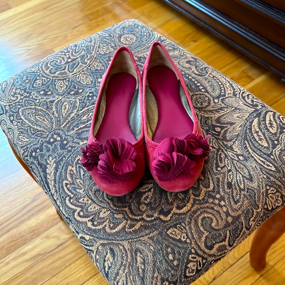 Banana republic ballet flats in size 6.5. Maroon.